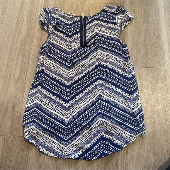 Pink rose, small geometric blue/white shirt sleeve - Picture 4 of 8